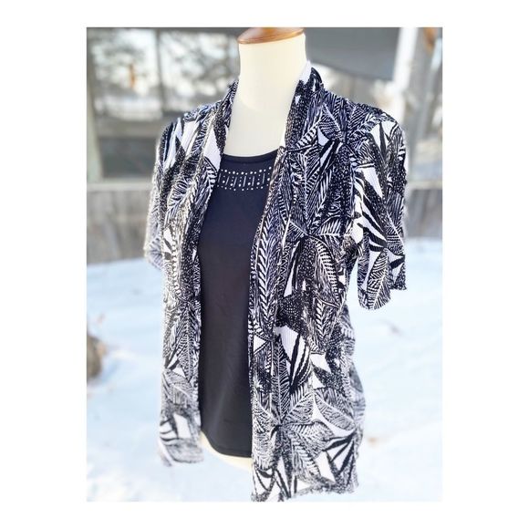 Classic Editions Women’s Twin Set Tee Shirt Black White Crinkle Stretch Sz S - Picture 2 of 9